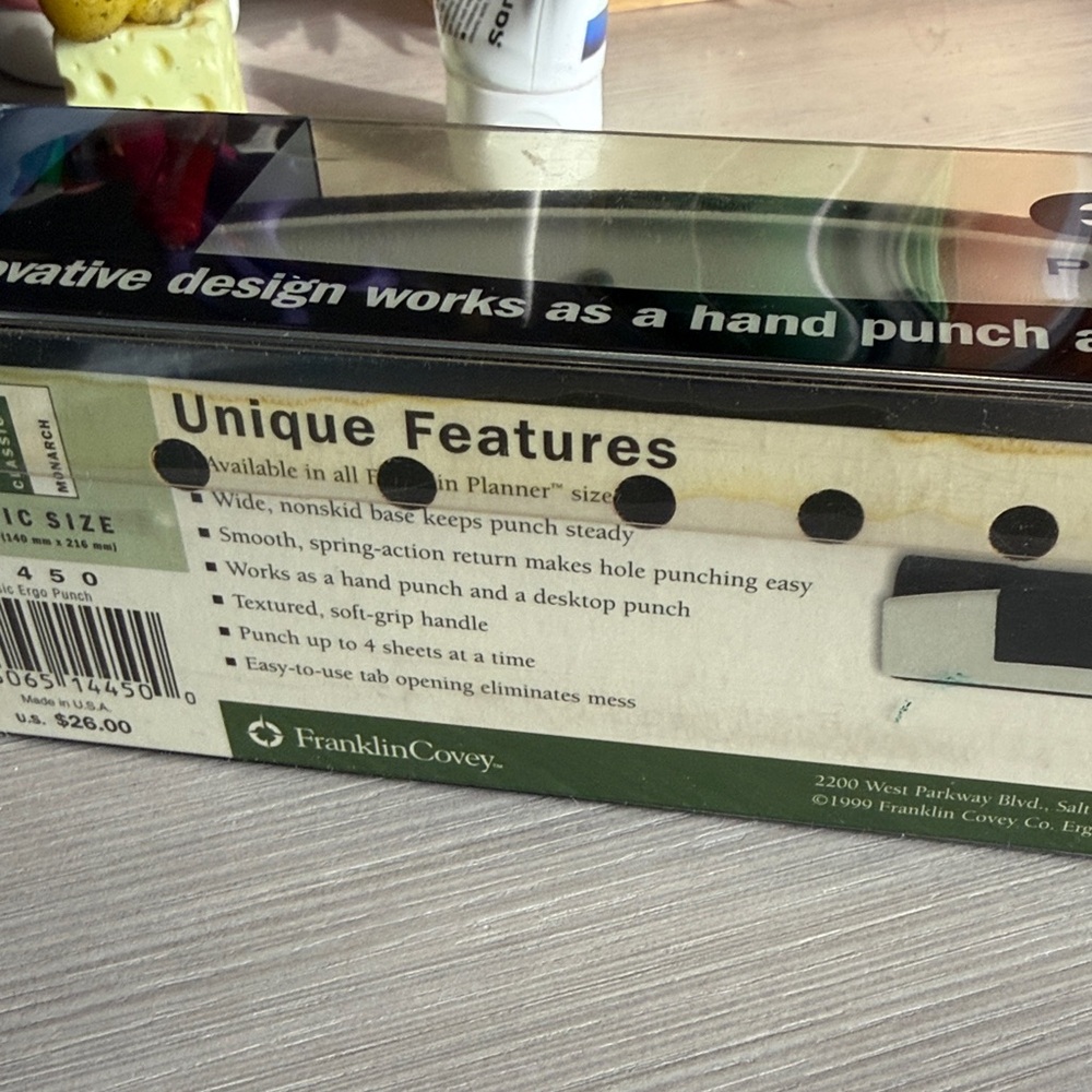 Franklin Covey Ergo Punch with Black Grip - Picture 3 of 3
